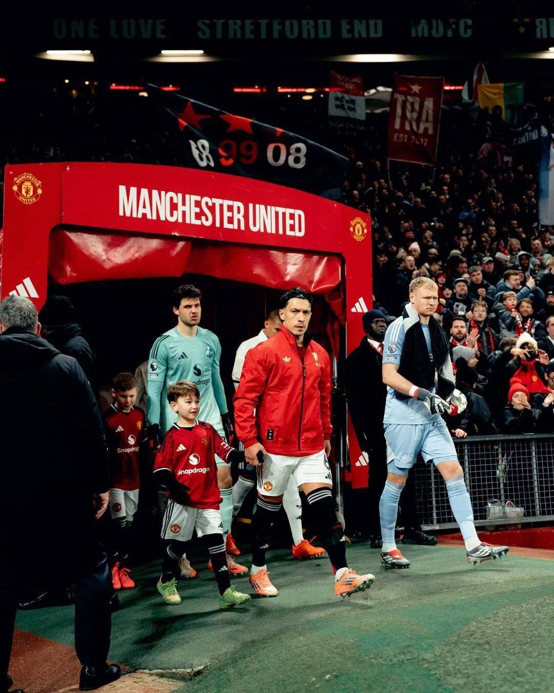 达拉斯独行侠关键时刻队长鼓劲拉齐奥赛前调整名单，现场解说直呼：Ning在曼联比赛中精彩发挥