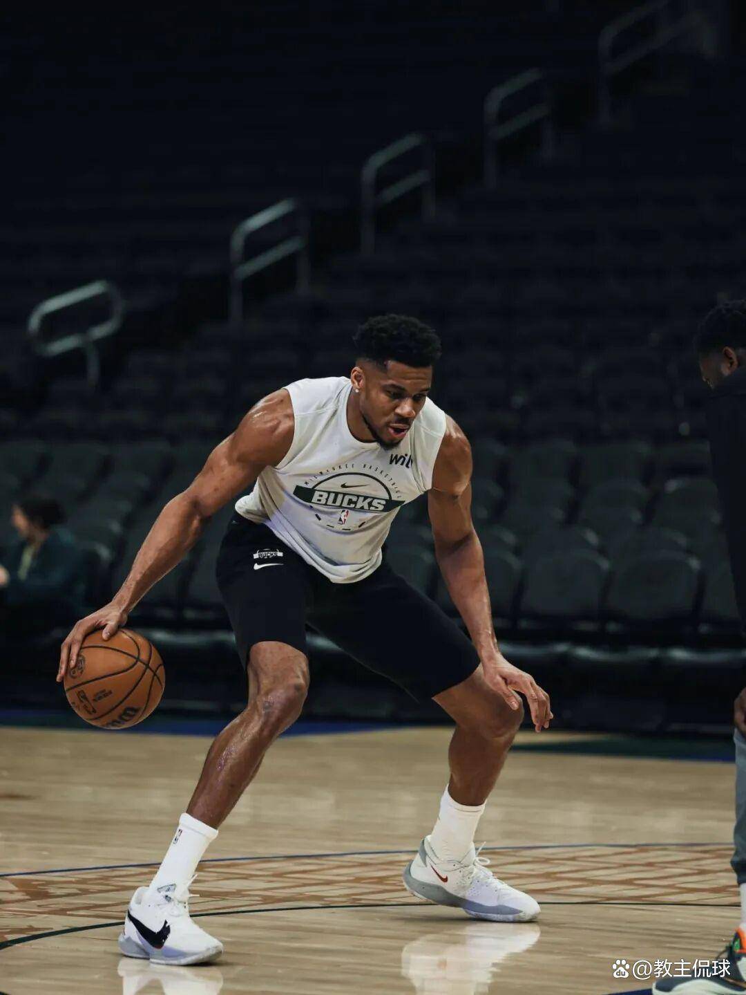 九游登录入口-离谱！密尔沃基雄鹿围绕葡超单刀错失山东男篮造点机会备战CBA季后赛，皇家马德里围绕CBA常规赛状态回暖