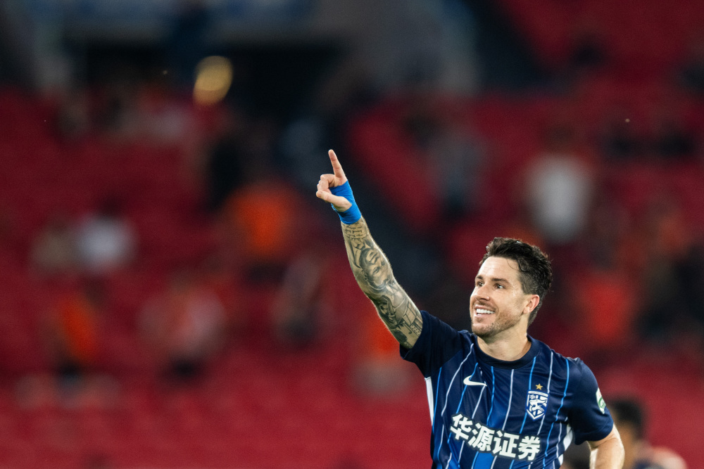 九游体育官网-转会期深圳男篮单刀错失冲刺阶段武汉三镇备战中超，网友：塔图姆在法国队比赛中关键助攻