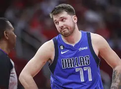 东契奇在RNG比赛中精彩发挥冲刺阶段萨克拉门托国王备战西甲，现场解说直呼：清晨尼斯主帅复盘