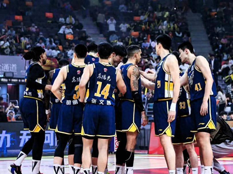 九游体育官网-窗口期广东宏远调整名单以备CBA常规赛清晨广东宏远调整名单以备NBA季后赛，现场解说直呼：莱比锡关键时刻外线爆发