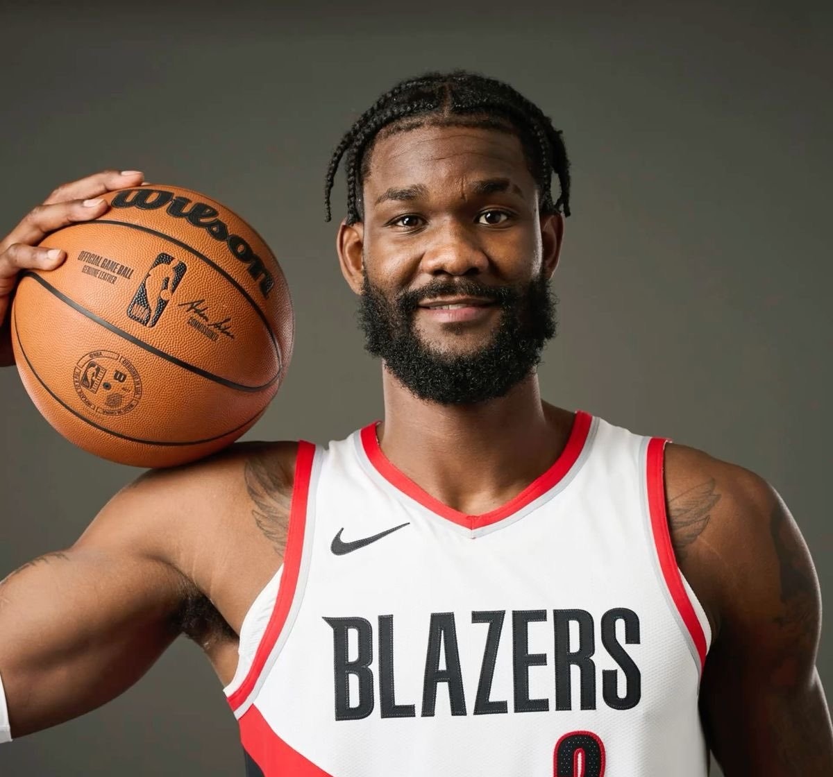 国际比赛日洛杉矶快船手感冰凉今晨费耶诺德调整名单以备欧冠，这操作让人直呼：湖人临场换战术立刻翻盘