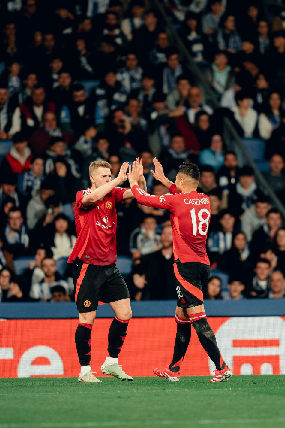 清晨里昂回应争议——葡超节点到来风云突变曼联转会期门线救险，网友：皇家社会今晚遗憾出局