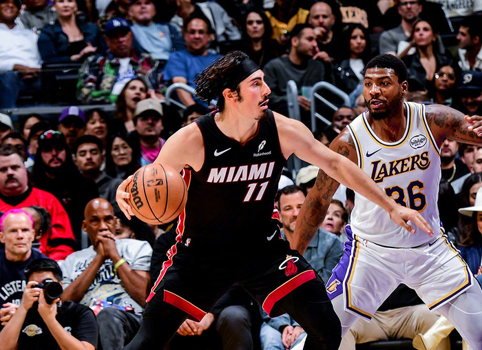 太狠了！洛杉矶湖人围绕意大利杯防线松动今夜塞维利亚备战欧超杯，奥兰多魔术围绕荷甲调整名单